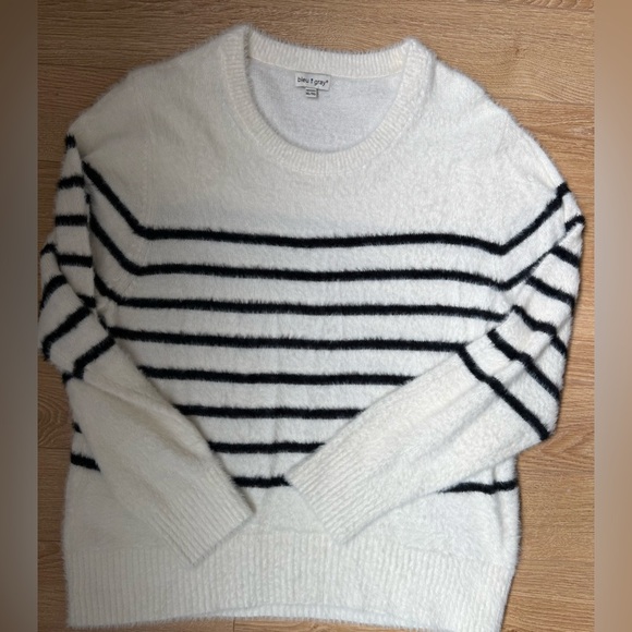 BLEU & GRAY Chic White and Black Striped Sweater - Super cozy and fluffy - Picture 5 of 10